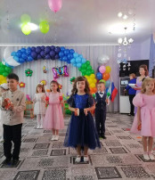 Выпускной бал в "Рябинке" Выпускной бал в "Рябинке".